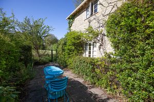 Old Charlie Youngs_Patio- click for photo gallery
